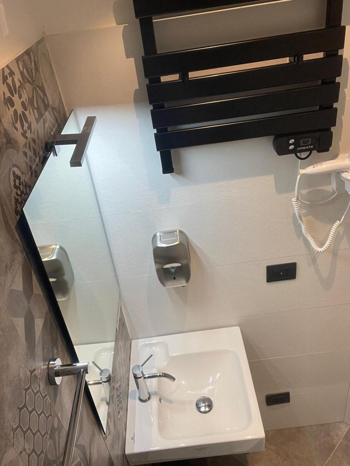 Drooms 4,0 Domotic Smart Self 24H,7 Vicino Treni Porta Susa E Centro Storico Turin Exterior foto