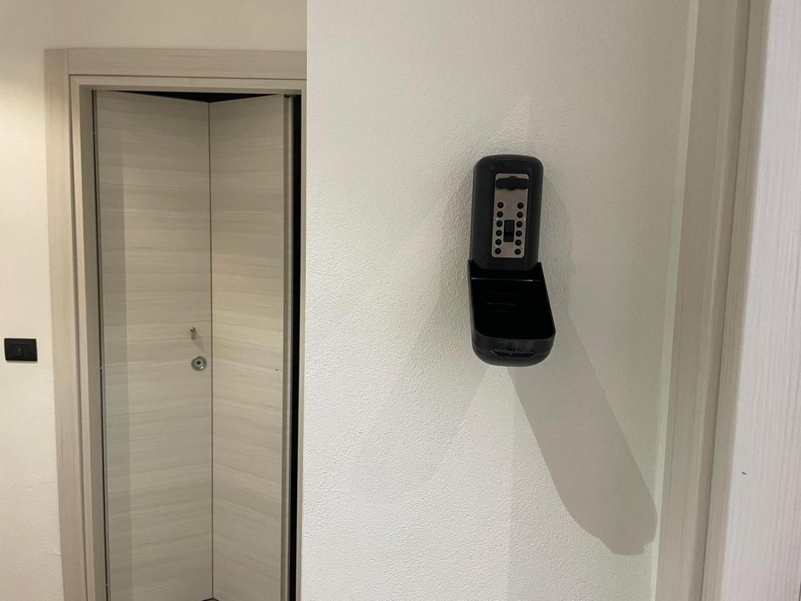 Drooms 4,0 Domotic Smart Self 24H,7 Vicino Treni Porta Susa E Centro Storico Turin Exterior foto